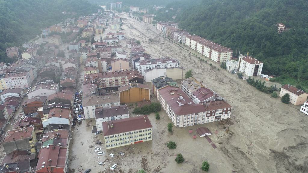 Video: Turecko zasáhly bleskové záplavy. Ulice měst se proměnily v řeky